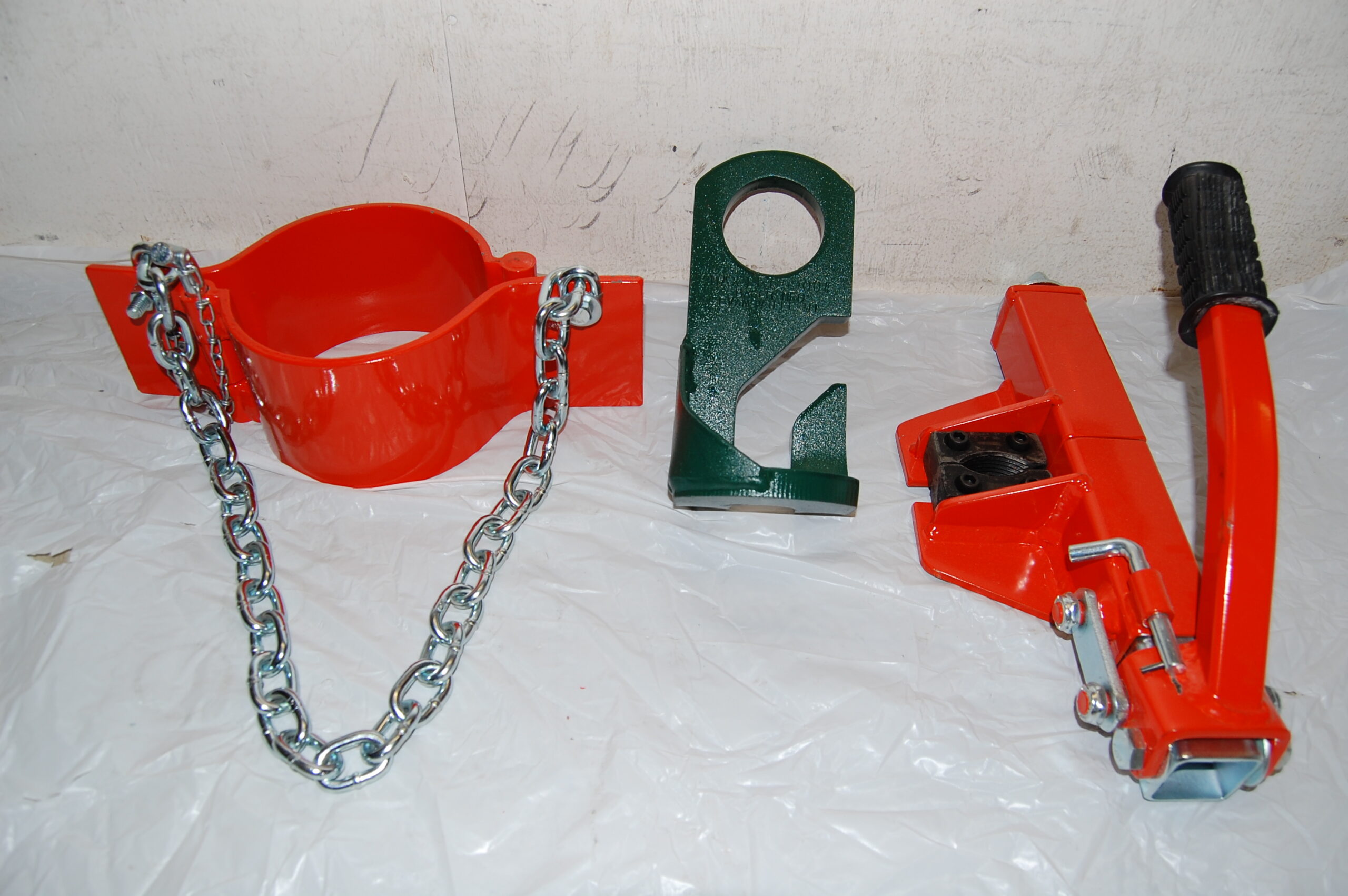 Well store pipe clamp